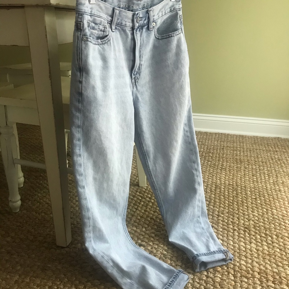 AEO All Cotton MOM JEANS Lightly Distressed Size 4